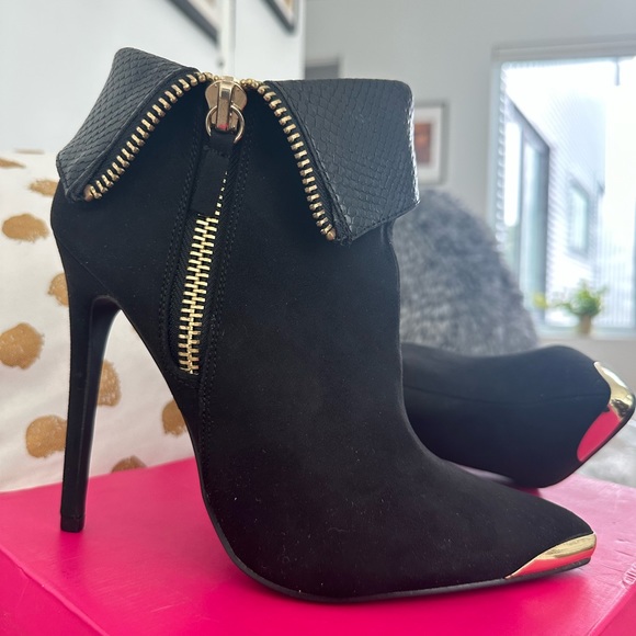 Western style black suede high heel booties - Picture 5 of 6